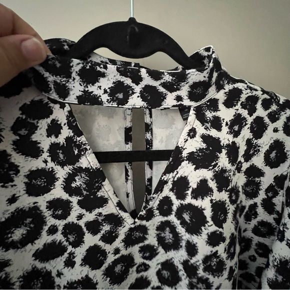 Lane Bryant Womens Leopard Print Top Blouse Short Sleeve Black White Size 16 - Picture 5 of 10